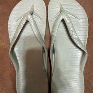 Archie’s flip flops - olive green women size 10/men size 9